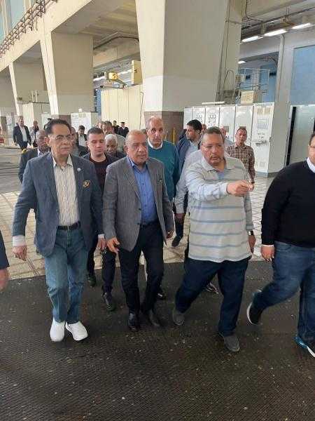 وزير الكهرباء والطاقة المتجددة يتفقد محطة توليد كهرباء السد العالي بأسوان