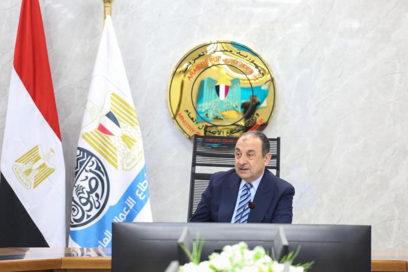 وزير قطاع الأعمال العام يعقد اجتماعه الدوري برؤساء شركات القطن والغزل والنسيج