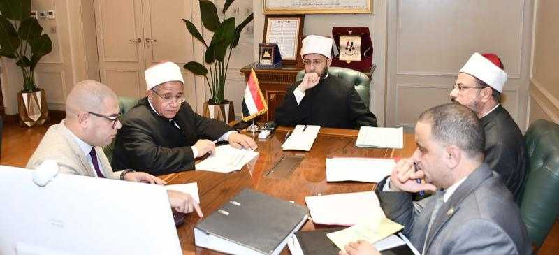 وزير الأوقاف يجتمع بمدير مديرية أوقاف مطروح لمتابعة الانضباط الإداري والدعوي