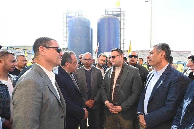 وزير الإسكان يتفقد مشروع رفع كفاءة المرافق بالمنطقة الصناعية A1 ومحطة المياه 3 بالعاشر من رمضان