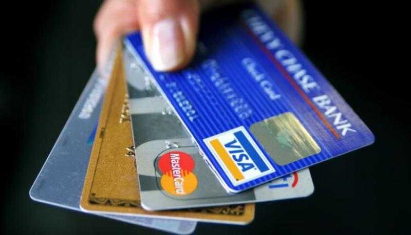 البنك المركزي: تراجع استخدام بطاقات الدفع في الخارج بنسبة 59.7% خلال 3 أشهر