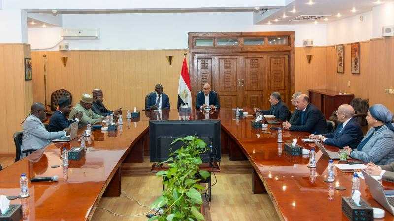 وزير الري يلتقي وزير المياه النيجيري للتباحث حول سُبل تعزيز التعاون بين البلدين