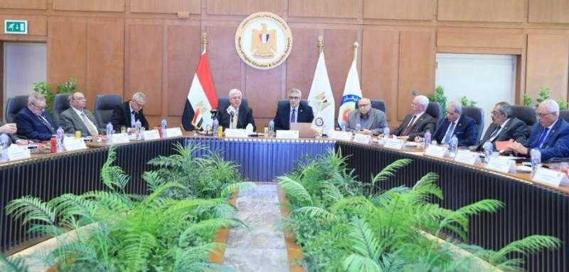 وزير التعليم العالي يترأس الاجتماع الأول لرؤساء وأمناء لجان قطاعات التعليم الجامعي