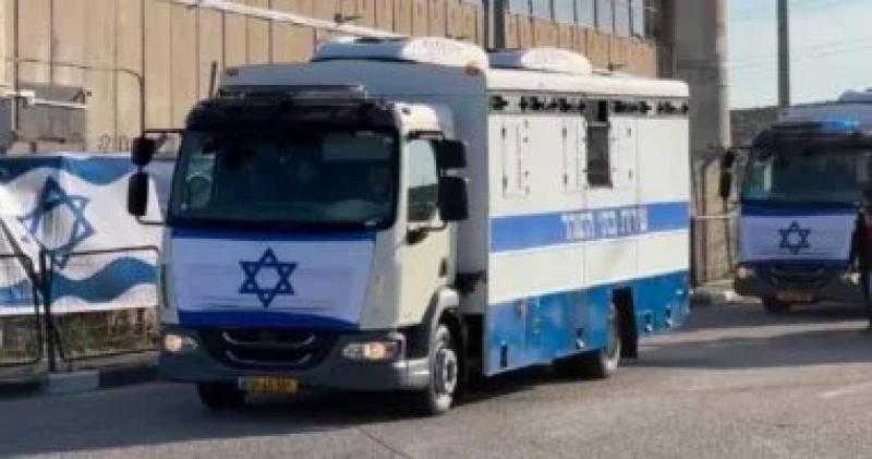استعدادات مكثفة في سجن عوفر غربي رام الله لإطلاق سراح الأسرى الفلسطينيين