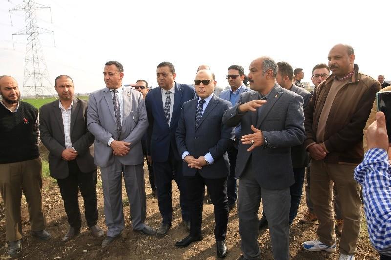 محافظ كفرالشيخ يتفقد المزرعة البحثية وبرنامج بحوث القمح ويتعرف على الأصناف الجديدة عالية الإنتاجية