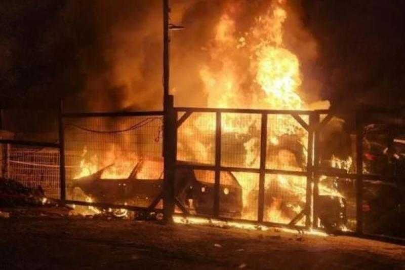 مستوطنون يحرقون ممتلكات الفلسطينيين بالضفة الغربية
