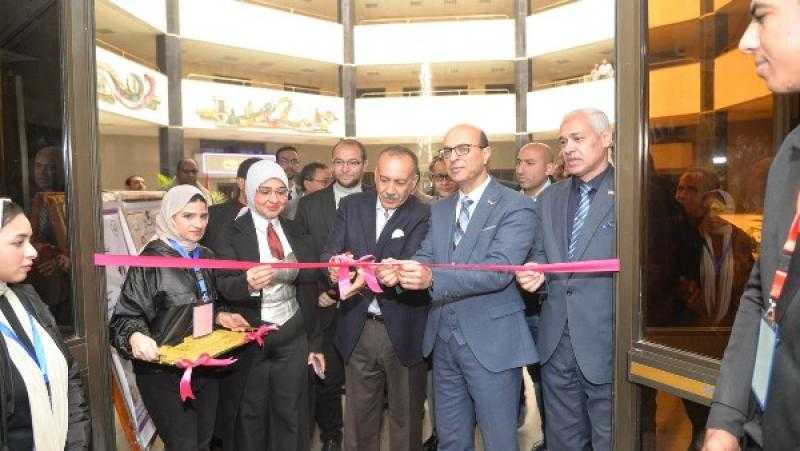 محافظ أسيوط ورئيس الجامعة يفتتحان المعرض الفني للحرف اليدوية ”رؤية فنية نوعية للمخلفات الزراعية”