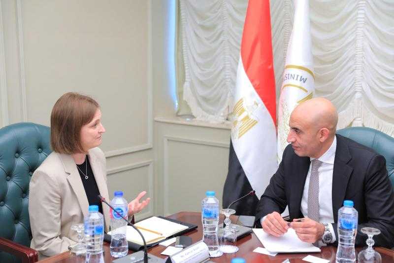 وزير التعليم يبحث تعزيز الاستفادة من خبرات ”بيرسون” في تقييم الطلاب والتنمية المهنية للمعلمين