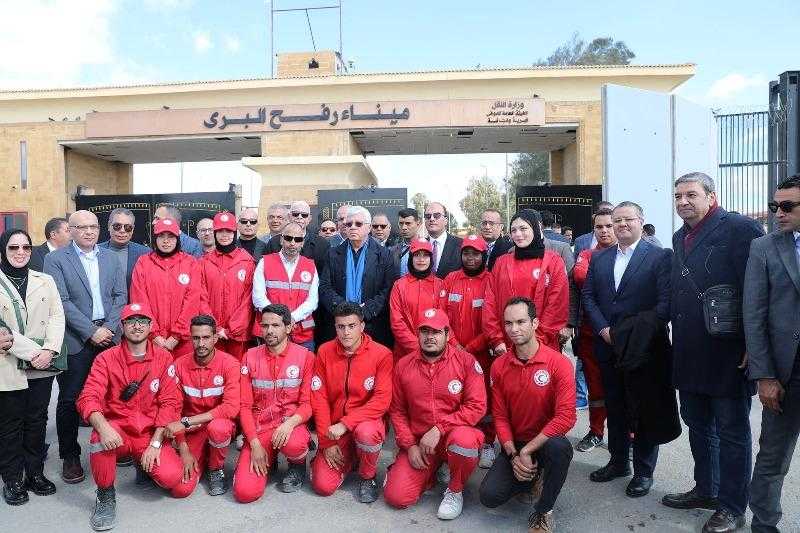 وزير التعليم العالي يترأس وفد رؤساء الجامعات ومديري المستشفيات الجامعية لتفقد معبر رفح