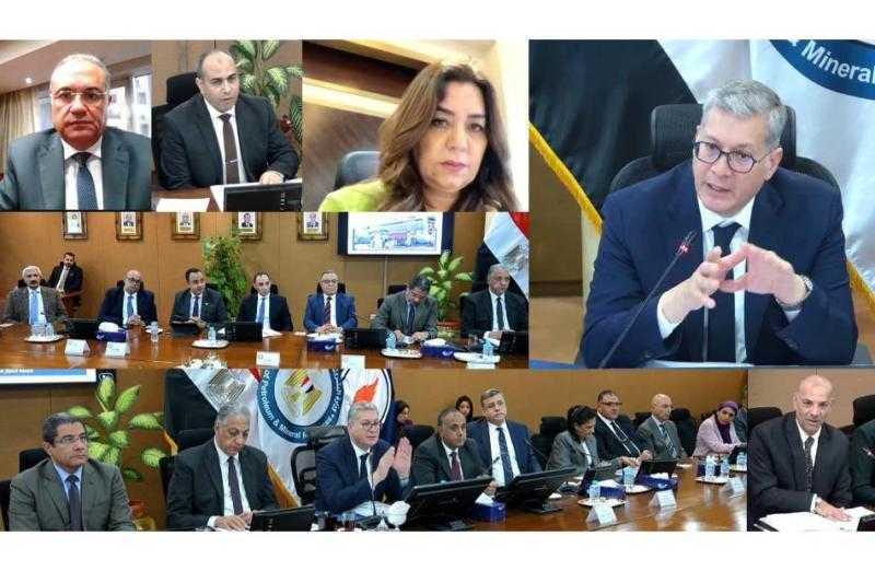 وزير البترول يوجه بأهمية تحقيق التوازن بين الرجل والمرأة في منظومة العمل