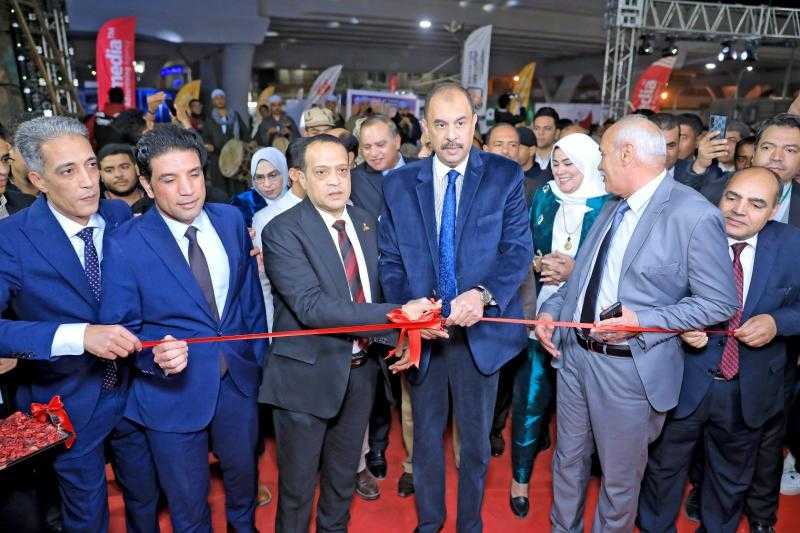 محافظ سوهاج يفتتح معرض “صُنع في سوهاج”.. صور