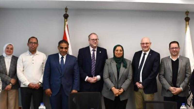 اجتماع تنسيقي لبدء الشراكة الاستراتيجية بين جامعتي عين شمس الأهلية وأكستر البريطانية