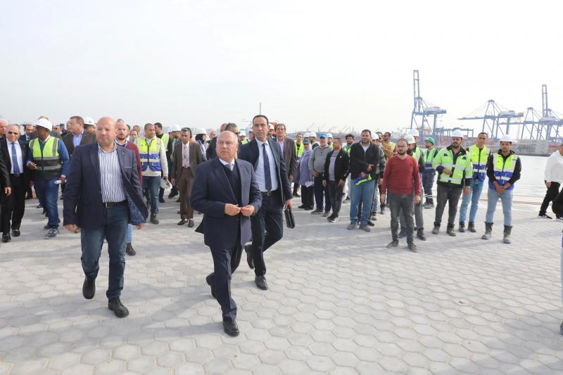نائب رئيس الوزراء يتفقد معدلات تنفيذ مشروعات التطوير بمينائى الإسكندرية والدخيلة