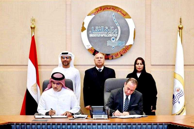 وزير الصناعة يشهد توقيع مذكرة تفاهم بين القابضة للنقل البحرى والبرى ومجموعة موانىء أبو ظبى