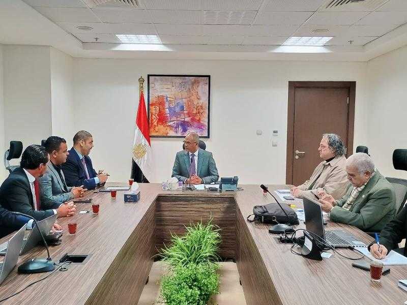 نائب وزير الإسكان يلتقى مسئولى ‏تحالف عالمي مهتم بصناعة مواتير وطلمبات المياه