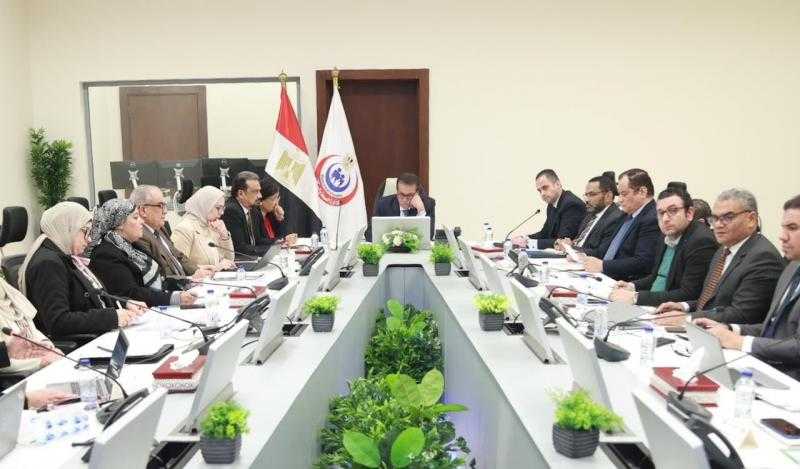 وزير الصحة والسكان يبحث معدلات التنفيذ بمشروع تطوير أنظمة الرعاية الصحية بمصر