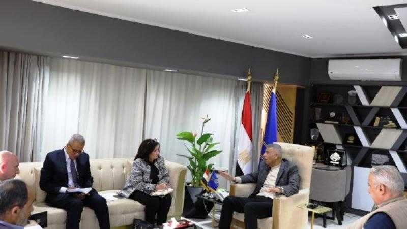 محافظ أسوان يتابع أعمال تنفيذ مشروع تحسين مياه الشرب