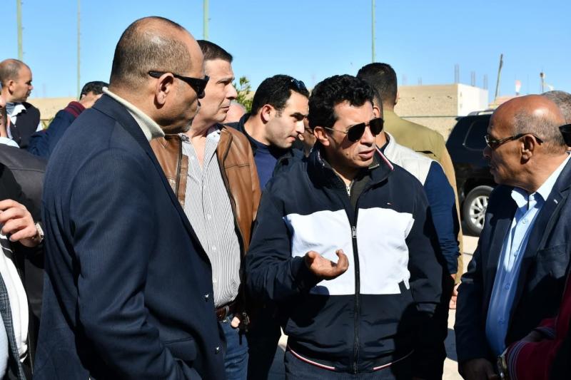 وزير الشباب والرياضة يضع حجر الأساس لمركز شباب رأس غارب ويتفقد الأنشطة بالنادي