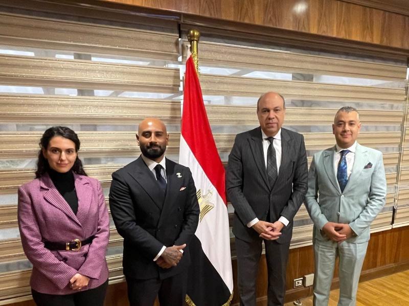 وزير الطيران المدني يبحث التعاون في مجالات دعم معلومات وأمن الطيران المدني مع المدير الإقليمي لشركة MedAire