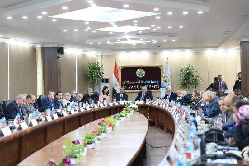 الأعلى للجامعات يعتمد إنشاء فرعي لجامعات القاهرة والإسكندرية بالإمارات