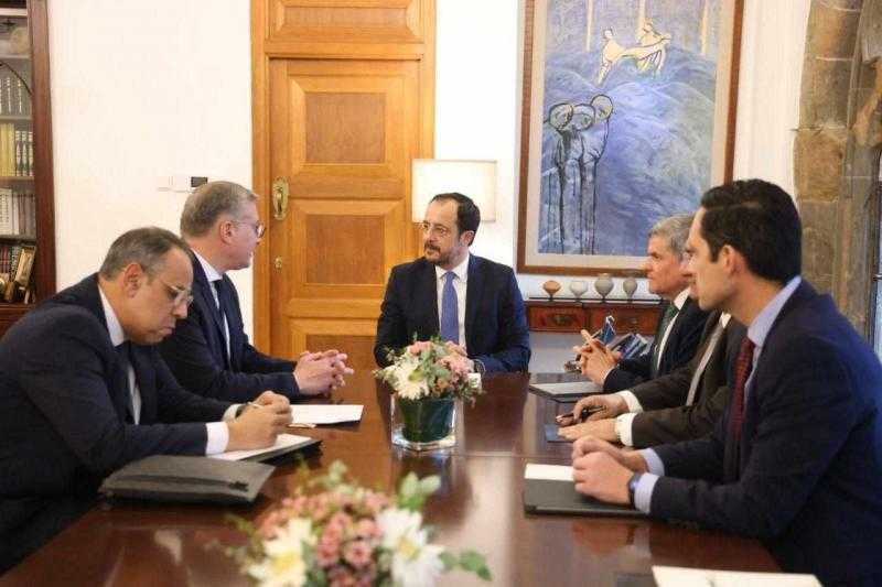 وزير البترول يُسلم دعوة الرئيس السيسي لرئيس قبرص لحضور مؤتمر مصر للطاقة
