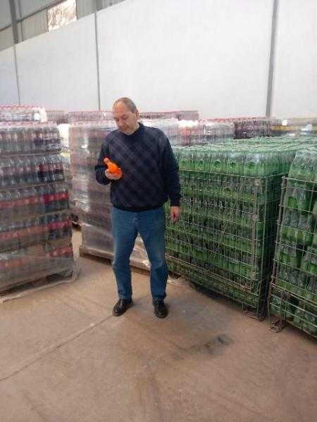 ضبط 9 آلاف عبوة مياه غازية وطن ملح صناعي مجهول المصدر بالشرقية