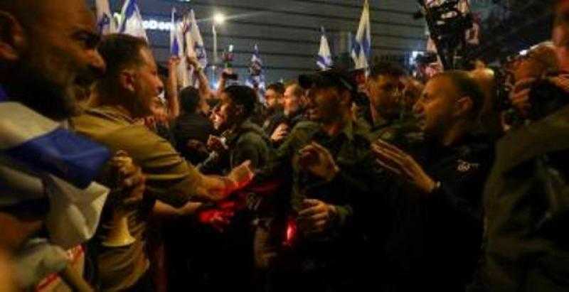 متظاهرون في إسرائيل يطالبون بتنفيذ كامل لاتفاق وقف إطلاق النار