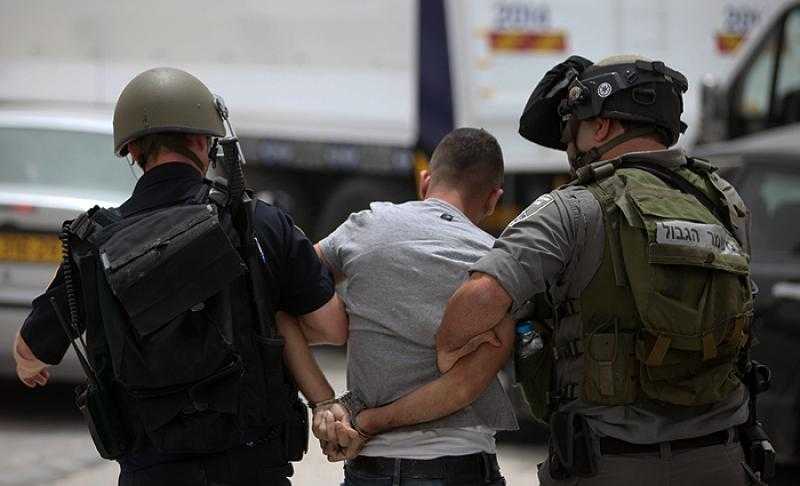 قوات الاحتلال الإسرائيلى تعتقل فلسطينيين من الخليل