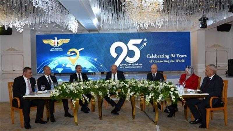 وزير الطيران: نستهدف زيادة استيعاب المطارات لـ 100 مليون راكب فى 2023