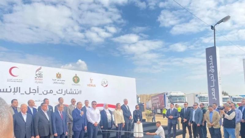 رئيس الوزراء يشهد إطلاق أكبر قافلة مساعدات إنسانية شاملة لسكان قطاع غزة