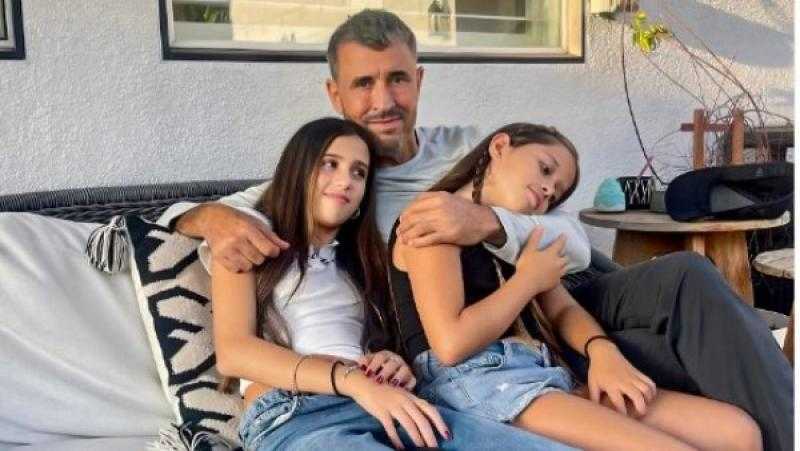 كبروا.. كاظم الساهر يظهر مع حفيدتيه بعد غياب 3 سنوات