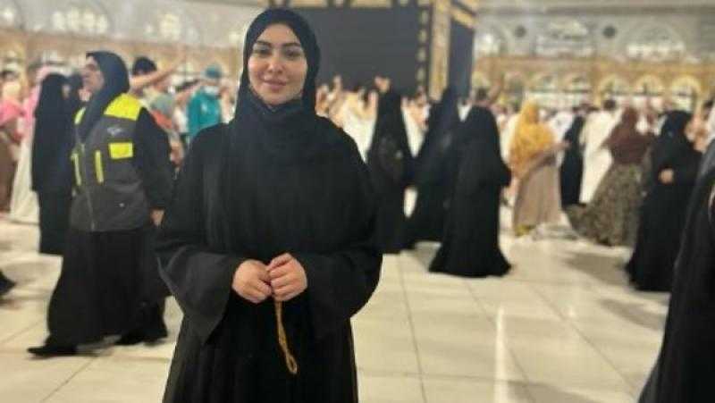 اللهم أصلح لنا ديننا.. ميرهان حسين تؤدي مناسك العمرة