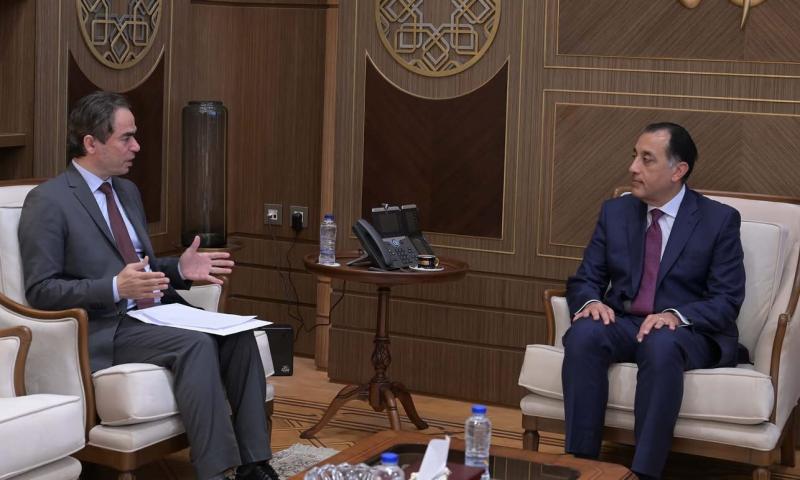 رئيس الوزراء يتابع مع رئيس الهيئة الوطنية للإعلام ملفات العمل في الفترة الماضية