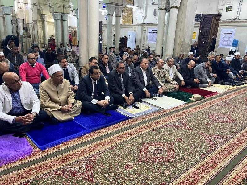 محافظ قنا: ليلة الإسراء والمعراج تحمل دروسًا ملهمة حول حب الوطن