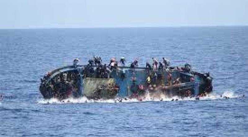 إنقاذ 17 مهاجرا وانتشال جثتي طفلين بعد غرق قارب في البحر المتوسط