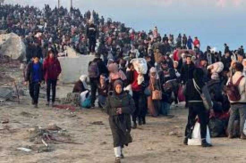 مسؤولون فلسطينيون: أكثر من 5500 موظف حكومى يعملون على تسهيل عودة النازحين