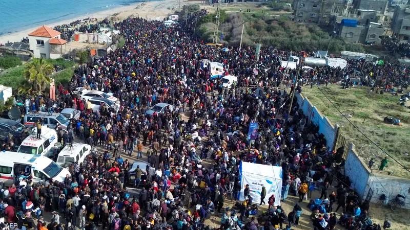 فرحة عارمة للفلسطينيين مع بدء عودتهم لشمال غزة بعد 15 شهرا من النزوح