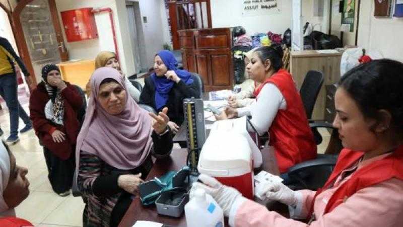 محافظ أسيوط: تنظيم قافلة طبية مجانية بالتنسيق بين الصحة ومكتبة مصر العامة