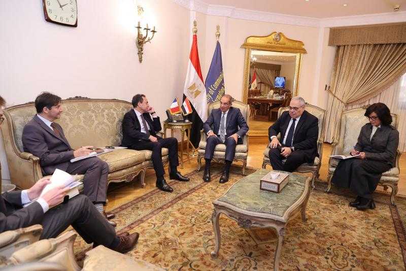 وزير الاتصالات يبحث مع سفير فرنسا التعاون في ”الذكاء الاصطناعي” وفرص جذب الاستثمارات لقطاع الاتصالات المصرى