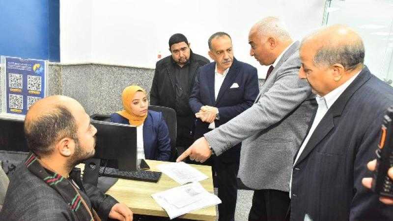 محافظ أسيوط يتفقد مركز خدمة عملاء هندستي غرب والأربعين لمتابعة سير العمل .. صور