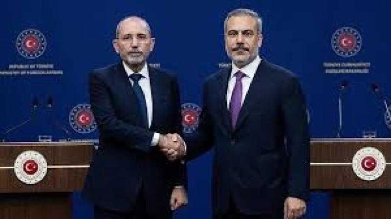 وزيرا خارجية الأردن وتركيا يبحثان هاتفيا الأوضاع في سوريا وغزة