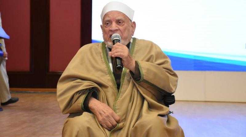 شيخ الأزهر يطمئن هاتفيًّا على الدكتور أحمد عمر هاشم بعد تعرضه لوعكة صحية