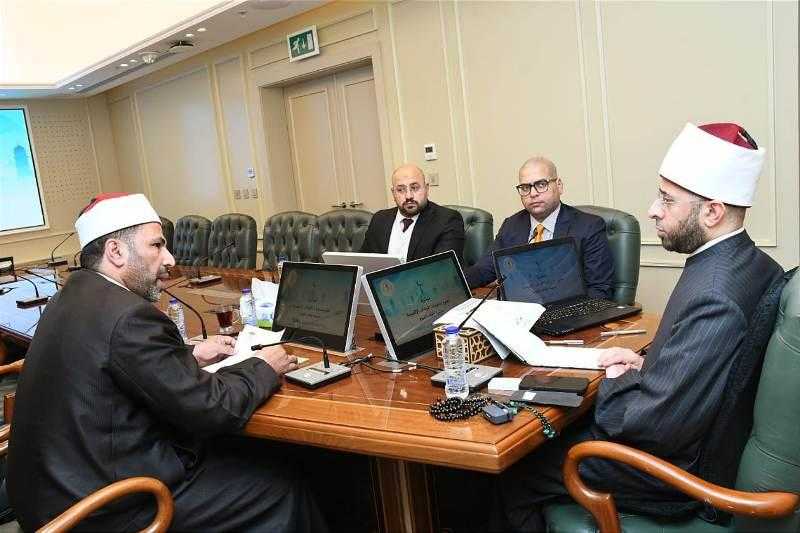 وزير الأوقاف يلتقي مدير مديرية أوقاف الفيوم لمتابعة الانضباط الإداري والدعوي| صور