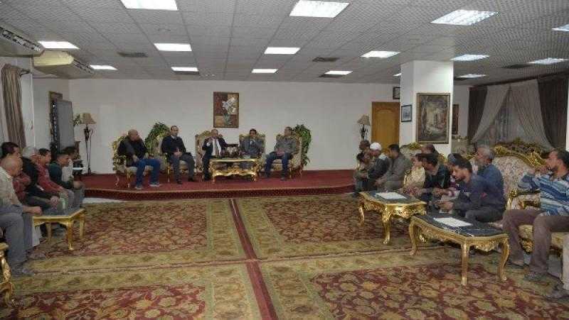 محافظ أسيوط يناقش إنشاء مدينة للحرفيين بعيداً عن الكتلة السكانية