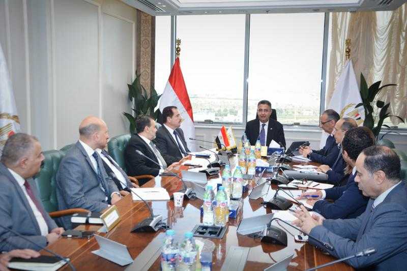 وزير التموين يجتمع بممثلي شركات الصناعات الغذائية والمنتجين والمصنعين والموردين استعدادًا لشهر رمضان