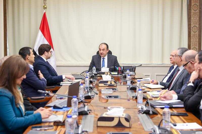 وزير قطاع الأعمال يتابع تنفيذ مشروع مجمع صناعة الأسمدة الفوسفاتية بمصر