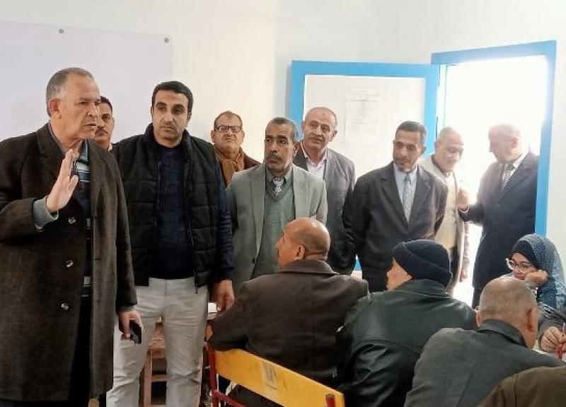 وكيل ”تعليم أسيوط” يتابع أعمال تصحيح امتحانات الشهادة الإعدادية