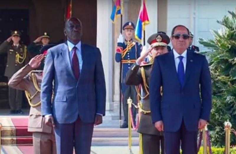 الرئيس السيسي يستقبل نظيره الكيني بقصر الاتحادية.. فيديو