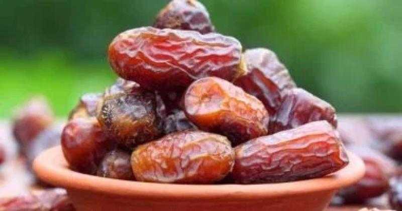 أسباب هامة تجعلكِ تناولين التمر قبل الولادة