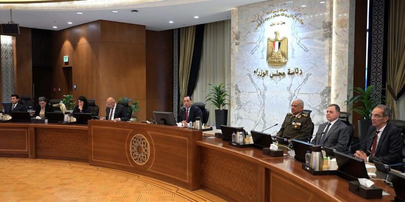 في اجتماع رئيس الوزراء الأسبوعي للحكومة.. مدبولى يؤكد: هدفنا من تشكيل ”اللجان الاستشارية المُتخصصة” فتح قنوات تواصل دائمة مع القطاع الخاص